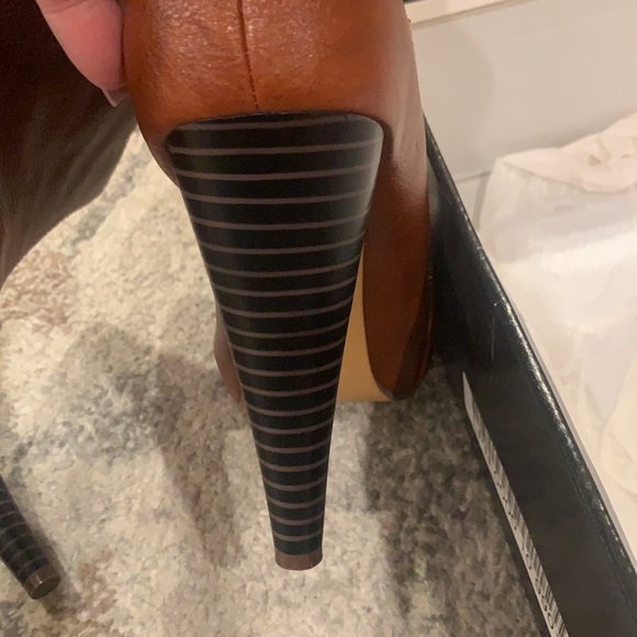 Just Fab tall platform boots size 8 - Picture 7 of 7